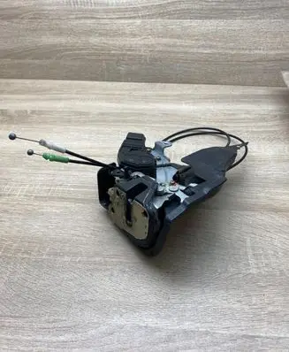 Toyota Avensis Verso Rear door lock 