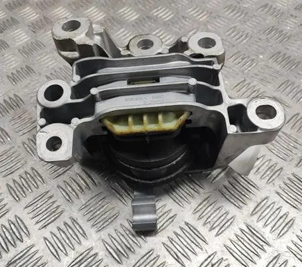 Volvo XC40 Engine mount bracket 32139920