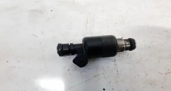 Opel Corsa B Fuel injector 