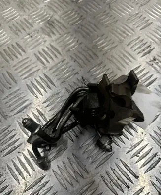 BMW 3 E90 E91 Fuel injector supply line/pipe 