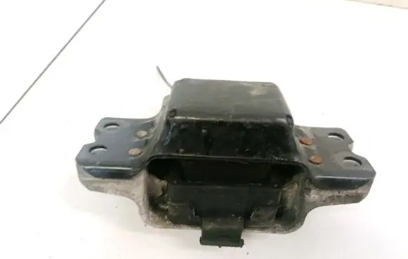 Skoda Octavia Mk2 (1Z) Engine mount bracket