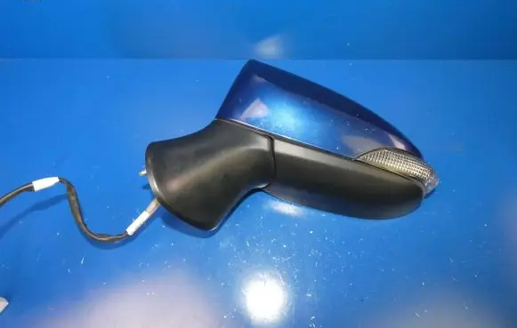 Toyota Avensis T270 Front door electric wing mirror 