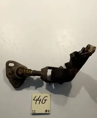 Peugeot 406 Engine mounting bracket 180628