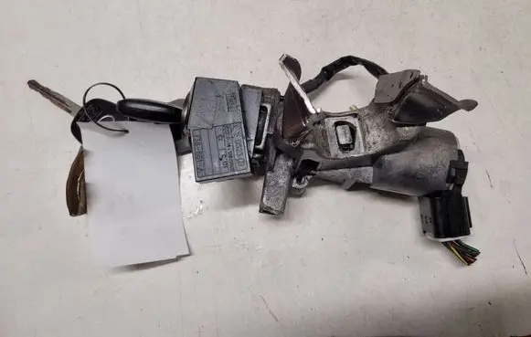 Toyota Avensis T250 Ignition lock 736661A
