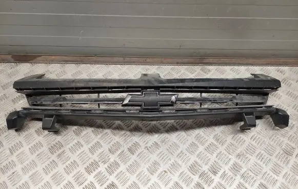 Chevrolet Camaro Front grill 84140576 23158496