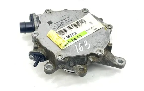 Mercedes-Benz E A207 Vacuum pump A2762300265 A2760109411