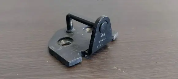 Volvo XC70 Front door lock loop/hook striker 30699650
