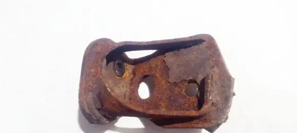 Toyota RAV 4 (XA30) Engine mounting bracket