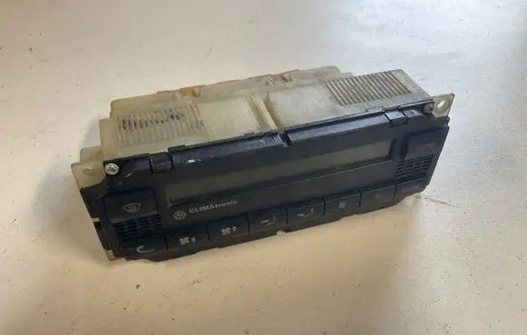 Volkswagen PASSAT B5 Climate control unit 3B2907044