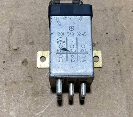 Mercedes-Benz E W124 Other relay 2015403245 87730887L 150131