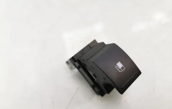 Volkswagen Golf V Fuel tank opening switch 7L6959833B