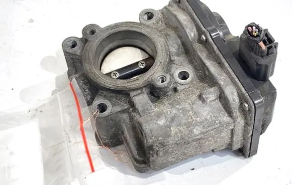 Renault Clio III Engine shut-off valve 8200578645
