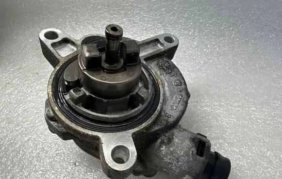 Volvo XC90 Vacuum pump 31219463