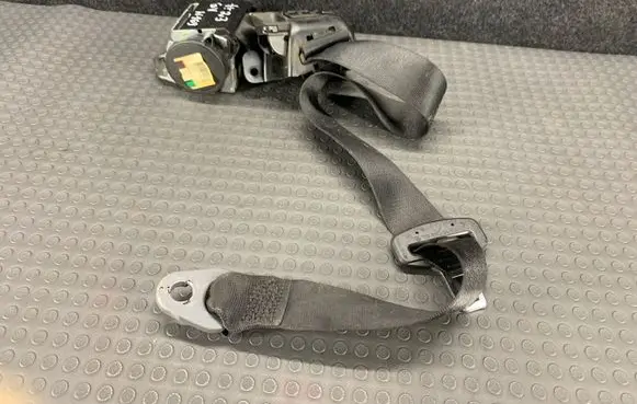 Mercedes-Benz A W169 Middle seatbelt (rear) 1698605485