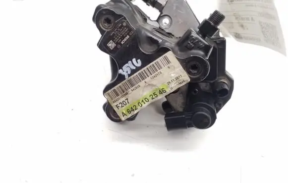 Mercedes-Benz E C207 W207 Fuel injection high pressure pump A6420701201