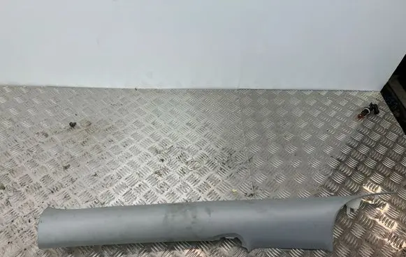 Tesla Model 3 (D)pillar trim (top) 108626901