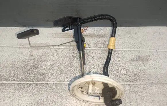 BMW 5 E60 E61 Fuel level sensor 6765849