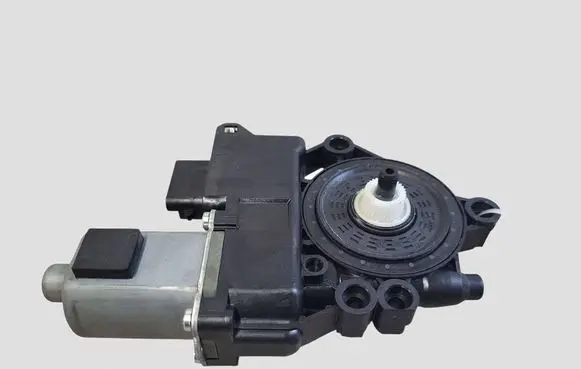 Hyundai i40 Front door window regulator motor 824503Z010