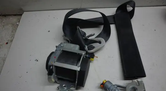 Citroen C3 Picasso Front seatbelt 96889895XX