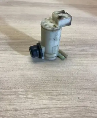 Skoda Octavia Mk2 (1Z) Windscreen/windshield washer pump 2224624a