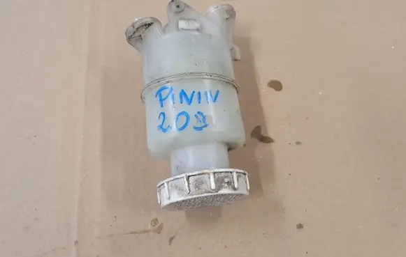 Mitsubishi Pajero Pinin Brake fluid reservoir 