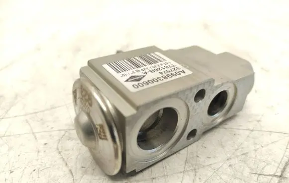 Mercedes-Benz C W205 Air conditioning (A/C) expansion valve A0998300600 327574 T76126BA