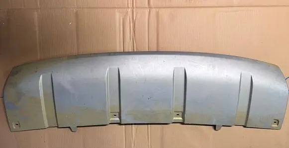 Front bumper lip