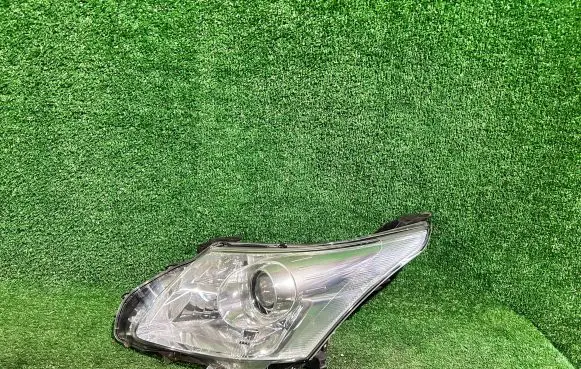 Toyota Avensis T270 Headlight/headlamp