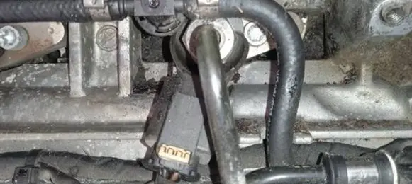 Mercedes-Benz R W251 Fuel injector 0445115027