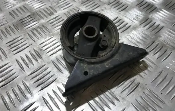 Volvo S40, V40 Engine mount bracket XRI30607