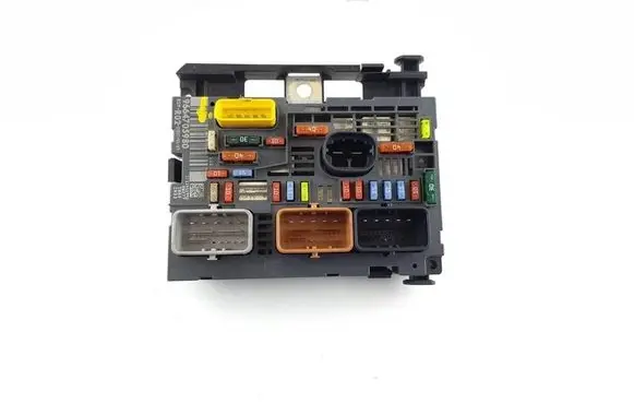 Citroen C5 Fuse module 9664705980
