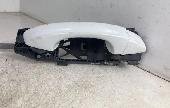 Rear door exterior handle/bracket