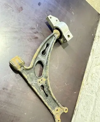 Volkswagen Jetta V Front lower control arm/wishbone 1K0407153g