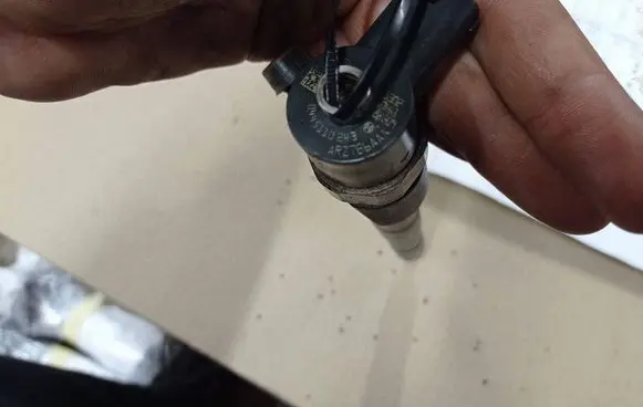 Opel Zafira B Fuel injector 0445110243