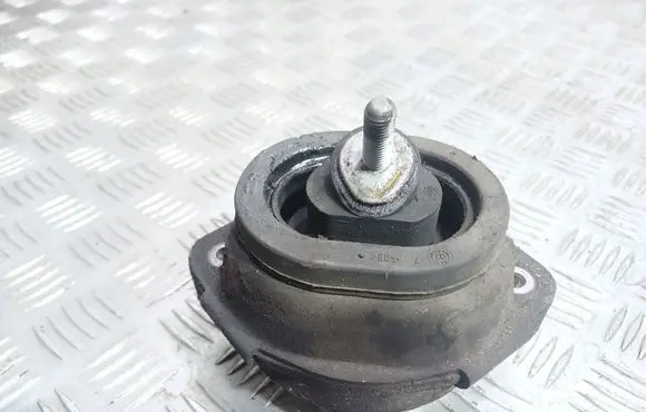 BMW X5 E53 Engine mount bracket 6758430