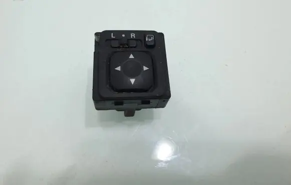Mitsubishi Pajero Wing mirror switch 183569