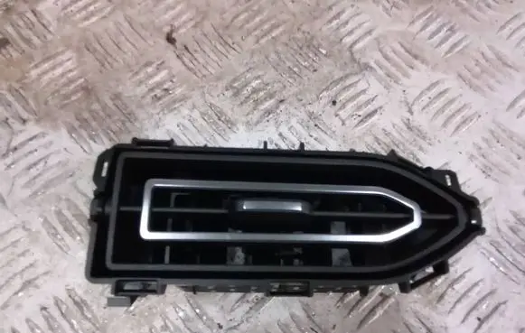 Dacia Sandero III Dash center air vent grill 687500391R 16072021 518067310