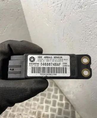 Chrysler Grand Voyager IV Airbag deployment crash/impact sensor 04686748AF 5WY70120 TDS0302B2290