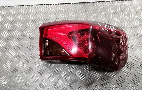 Toyota Avensis T270 Rear/tail lights e214079