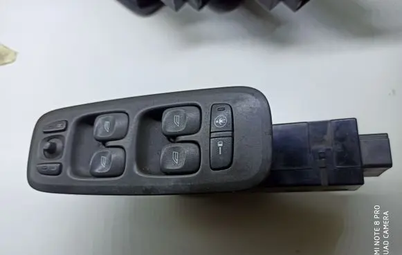 Volvo V70 Electric window control switch 9452938