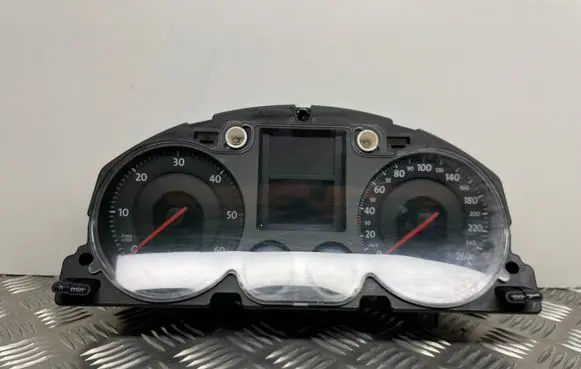 Volkswagen PASSAT B6 Speedometer (instrument cluster)