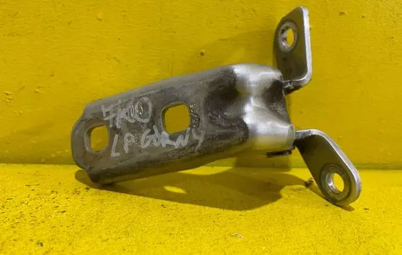 Chevrolet Orlando Front door lower hinge 123451234512345