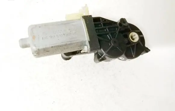 Mercedes-Benz E W211 Seat adjustment motor 0390203213