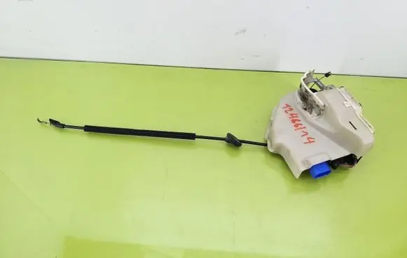 Volkswagen Golf V Front door lock 