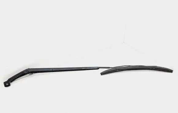 Toyota RAV 4 (XA40) Windshield/front glass wiper blade 