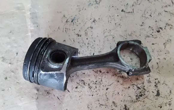 Volkswagen Touran I Piston with connecting rod NOCODE