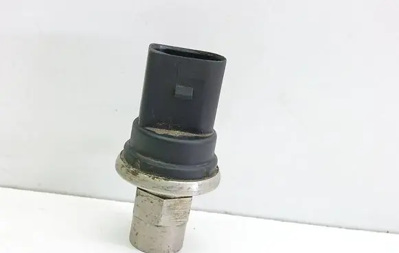 Volkswagen Golf IV Air conditioning (A/C) pressure sensor 1J0959126