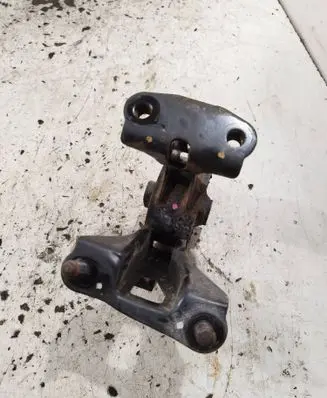 Toyota Auris E180 Engine mount bracket