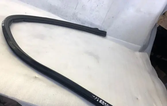 Opel Mokka B Engine compartment rubber 8304763