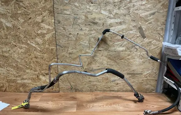 Opel Insignia A Air conditioning (A/C) pipe/hose 13312825 367932287